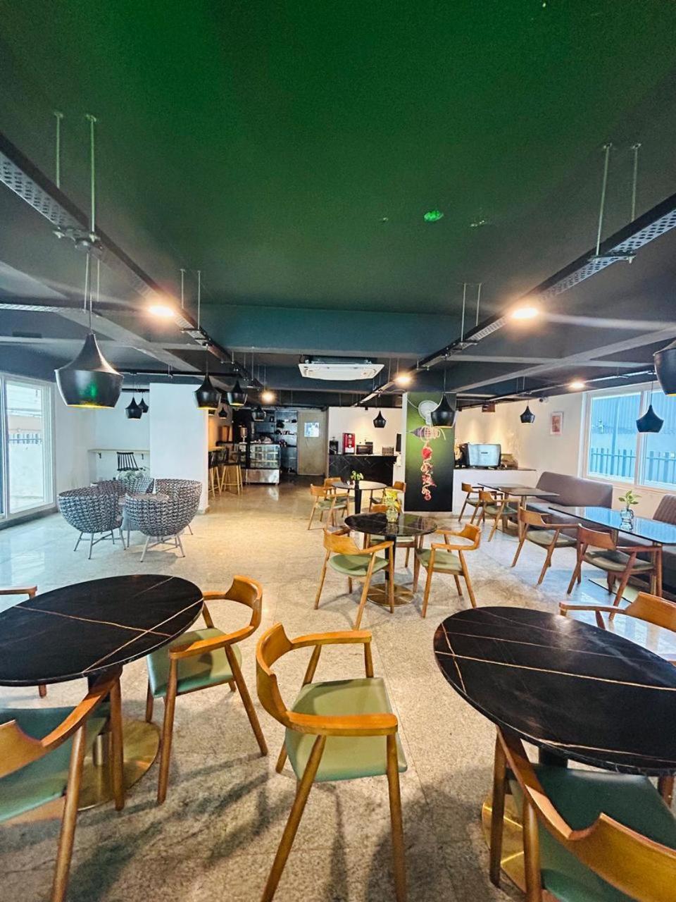 Wild Wings Premium Hotel ハイデラバード エクステリア 写真